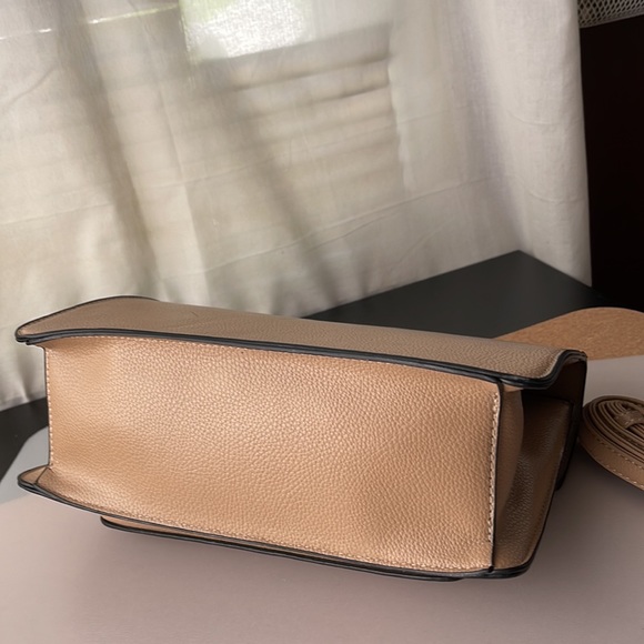 Vegan taupe Convertible handbag lunchbox/messenger style - Picture 7 of 7